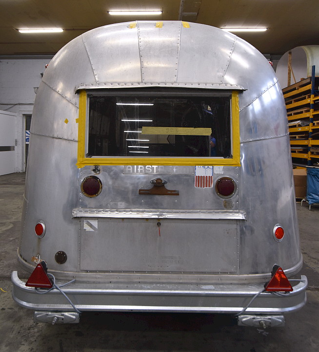 21ft_Airstream_Flying_Cloud_1958_b.jpg