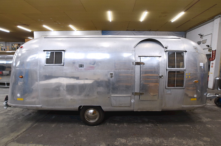 21ft_Airstream_Flying_Cloud_1958_c.jpg