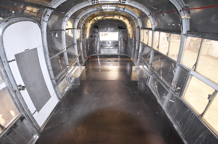 21ft_Airstream_Flying_Cloud_1958_inside_ready_for_custom.jpg