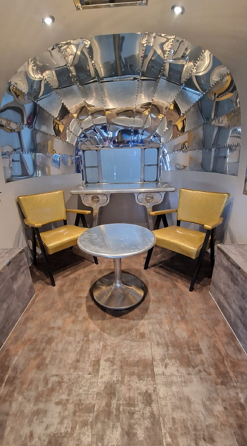 13ft_Airstream_Bambini_Custom_1950s_moebel.jpg