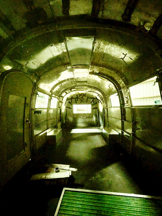 19ft_Airstream_1963_inside_gutted.jpg