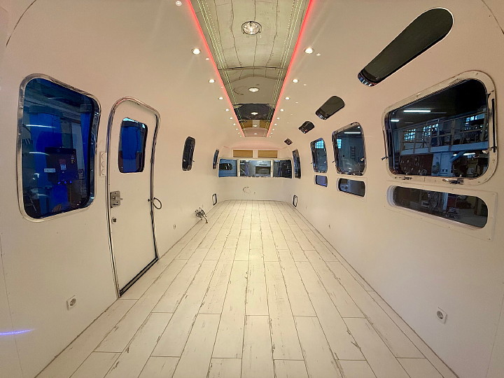 interior1_mobile_workshop.jpg