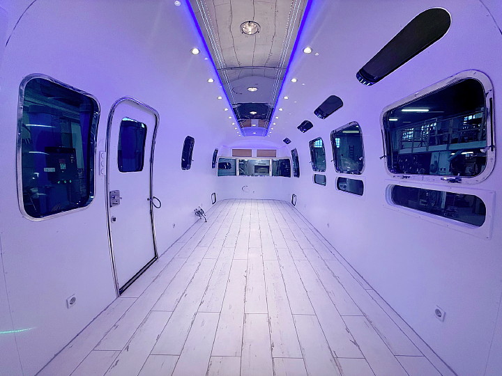 interior2_mobile_workshop.jpg