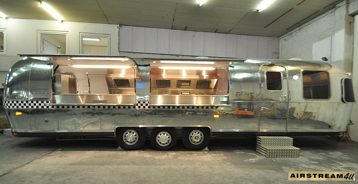 1_airstream_verkaufswagen_und_diner_lounge.jpg