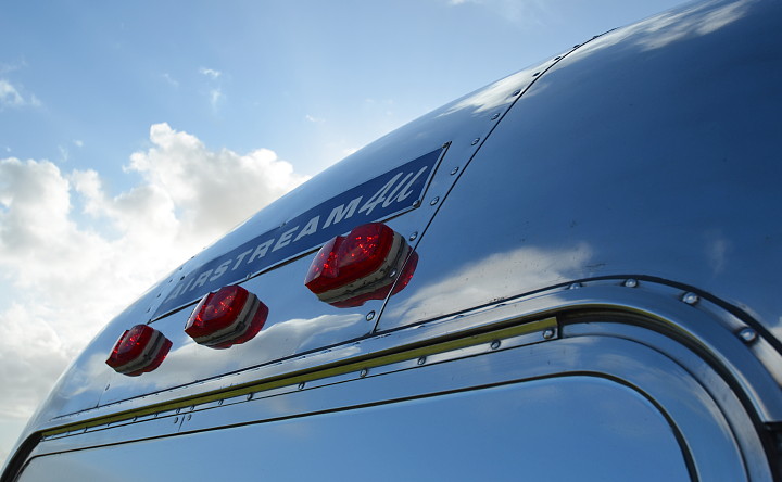 ....airstream4u_rear_sign.jpg