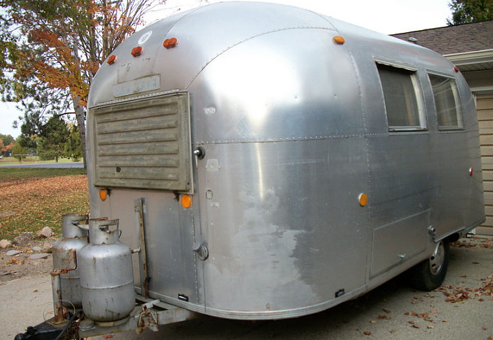 17ft_airstream_caravel_1968_front.jpg