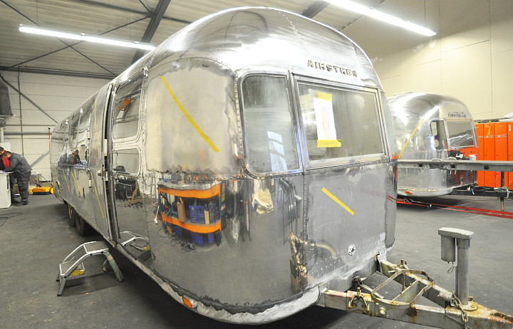 airstream_sovereign_1970s_in_polishing_process.jpg
