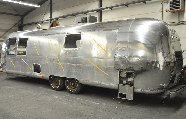 airstream_sovereign_1970s_in_polishing_process_c.jpg