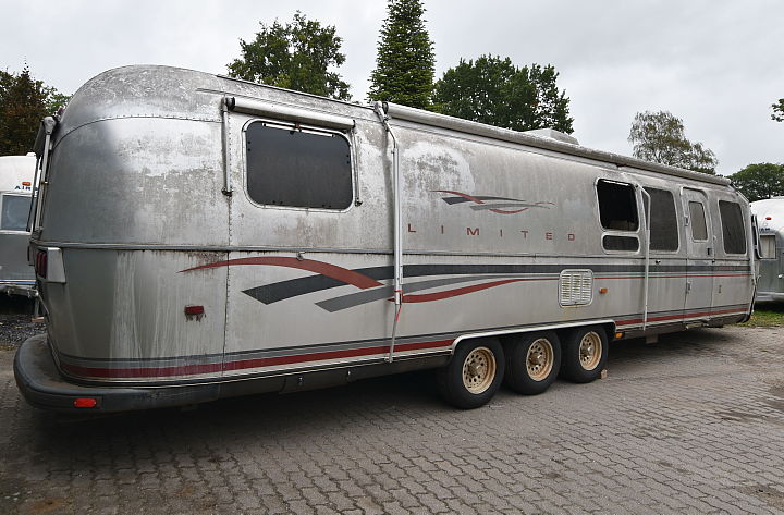 airstream_limited_34ft_1990s_a.jpg